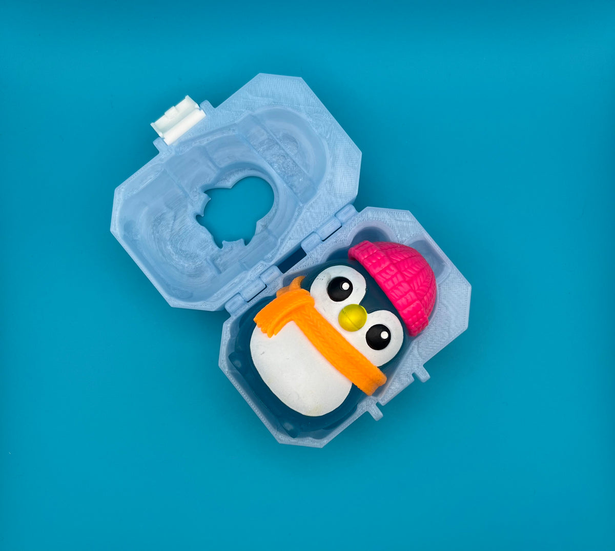 NeeDoh Polar Glow Penguin Case - Ice Edition